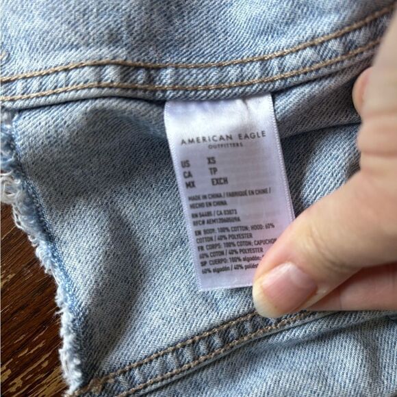 American eagle cropped distressed denim jacket with hood XS - Picture 4 of 16